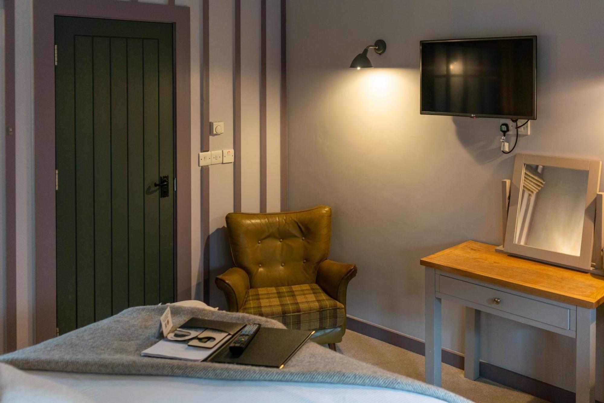 펫워스 The Welldiggers Arms B&B 외부 사진