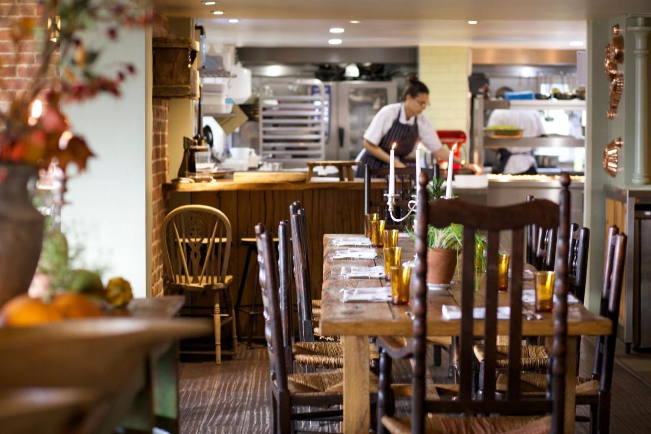 펫워스 The Welldiggers Arms B&B 외부 사진